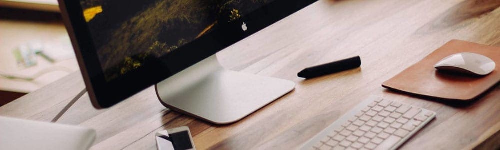 Apple-computer-laptop-desk-1560x1170shrt